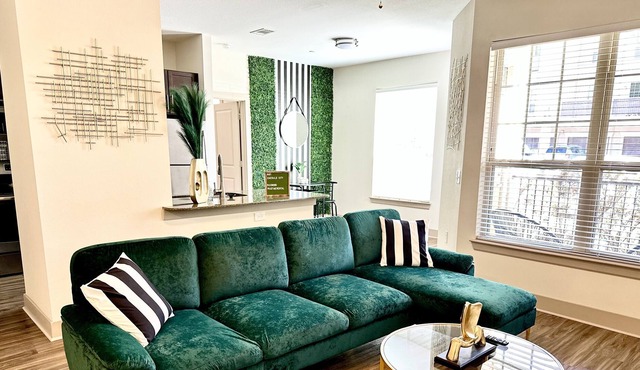Emerald City- Chic Luxury Suite ~ FULLY Gated Community
