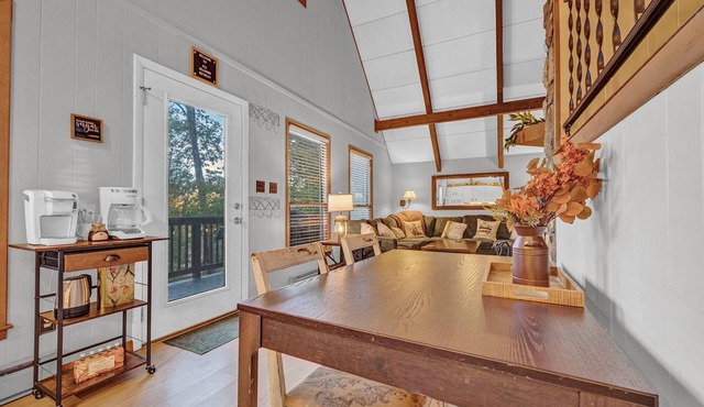 Enchanting 4 bedroom chalet with Hot Tub and Fire Pit in Beech Mountain in Beech Mountain