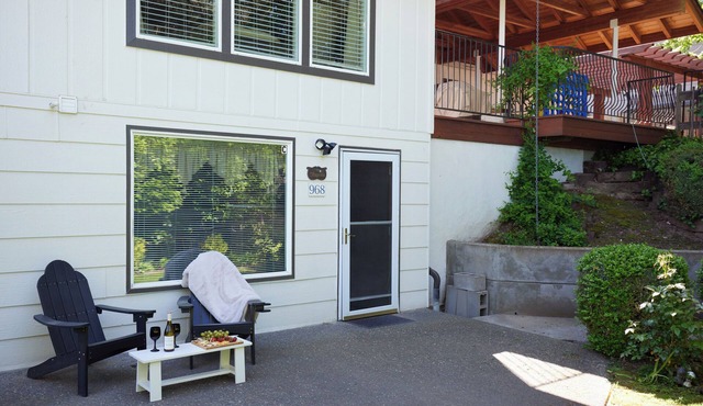 ESCAPE TO WALLA WALLA WINE COUNTRY — YOUR PRIVATE KING SUITE ACROSS FROM TH.
