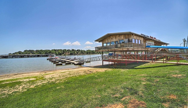 Eufaula Retreat w/Lake Views: Walk to Marina