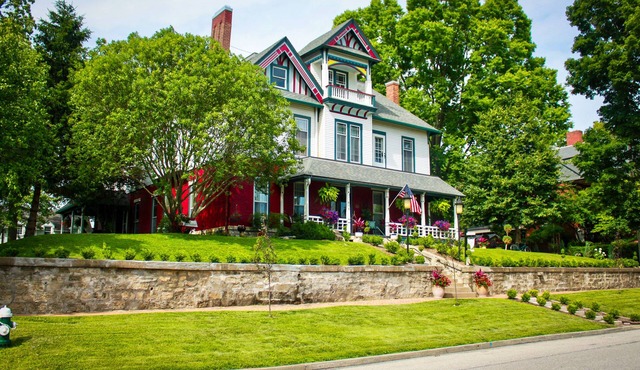 Evans Holly Grove Inn B&B