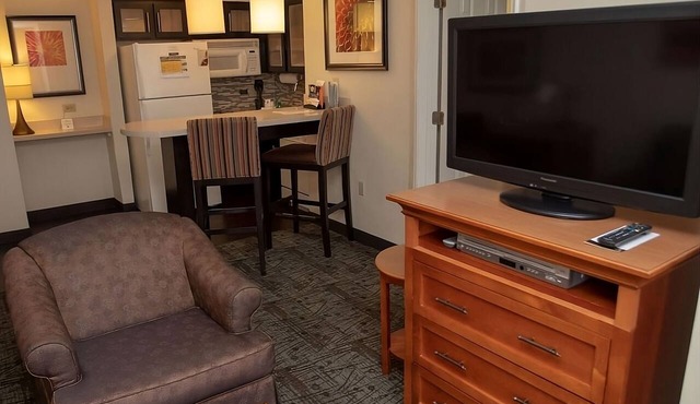 Excellent Choice | 2 Suites | Free Breakfast | Full Kitchens | Outdoor Pool