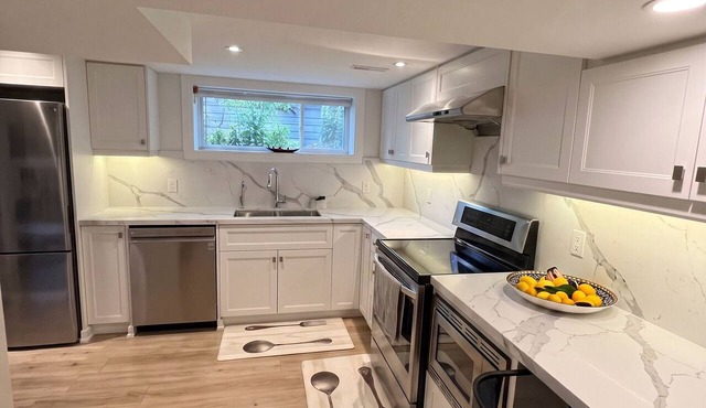 Executive 1BR Suite | Express Transit to Downtown & Airport | Fast Wi-Fi in Toronto