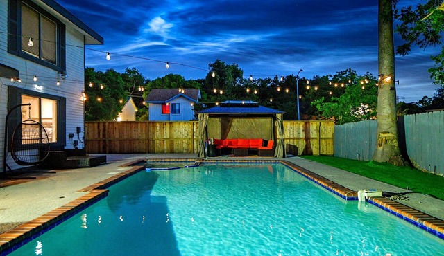 EXOTIC LODGE Discover a unique retreat experience in the heart of Houston, TX