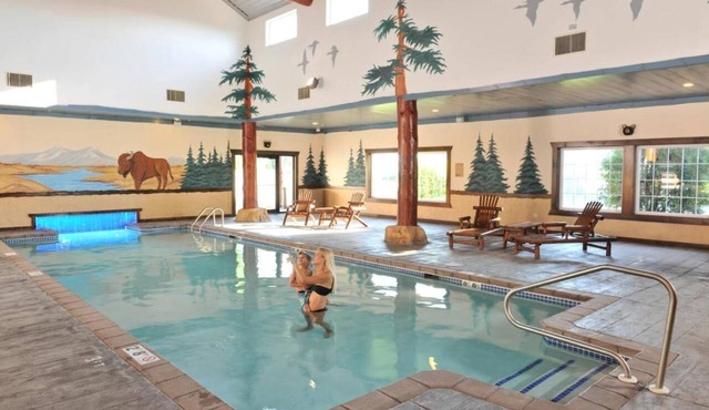 Expanded King with Whirlpool in Stoney Creek St. Joseph