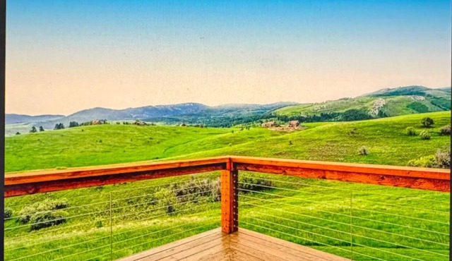 Expansive views, wildlife, and privacy.