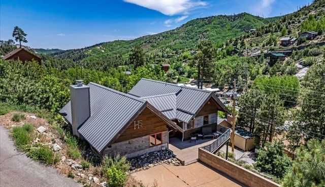 Experience Heaven Sent Ranch Mountain Style 3-bedroom home hot tub in Mt Lemmon