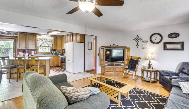 Explore Badlands Nat'l Park: Family Home w/Patio