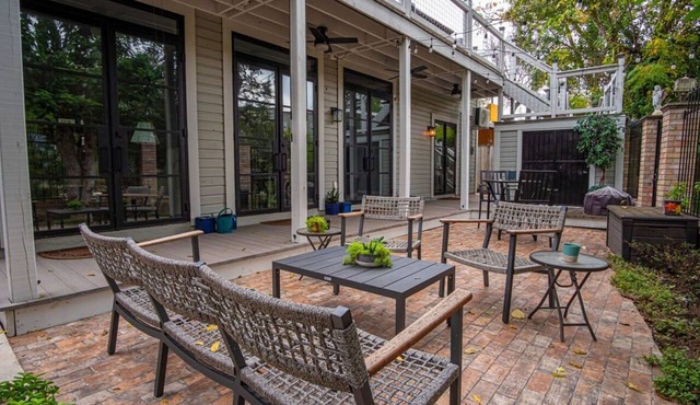 Exquisite Studio Guesthouse Near Downtown s Core