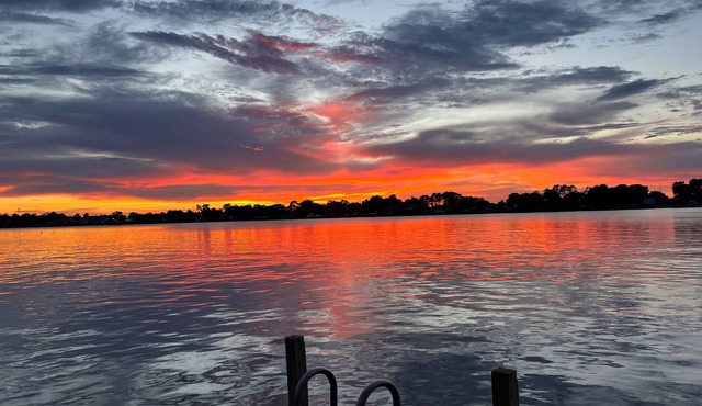 False River Waterfront Cottage Private Dock, Boat Lift and Amazing Views! in Ventress