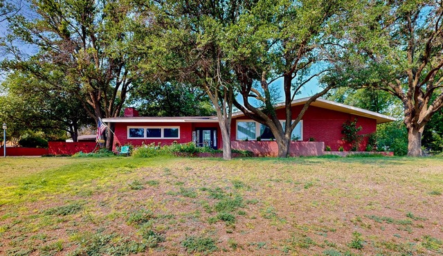 Family and Dog Friendly Retreat in North Lubbock