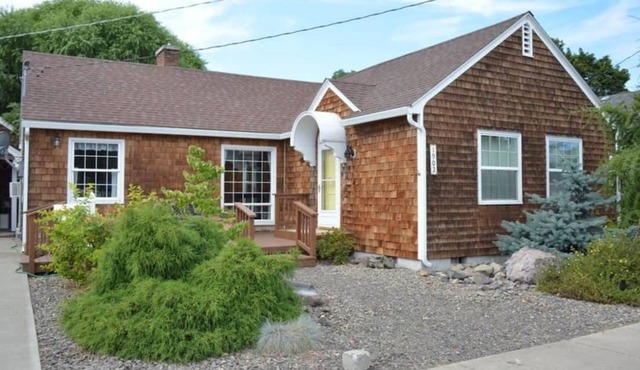 Family-Friendly 3-Bedroom House, Close to Downtown and EOU!