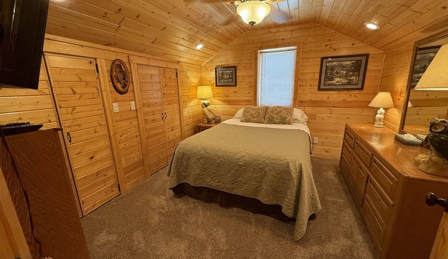 Family-friendly log cabin style house by Lewis & Clark Lake at DJ's Resort
