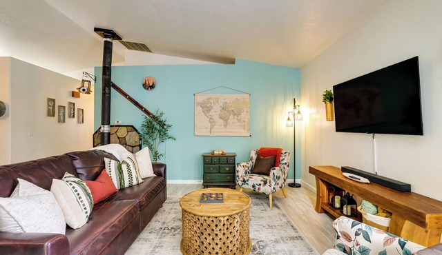 Family Home w/Game Room, 1 Mi to Lake Cascade!