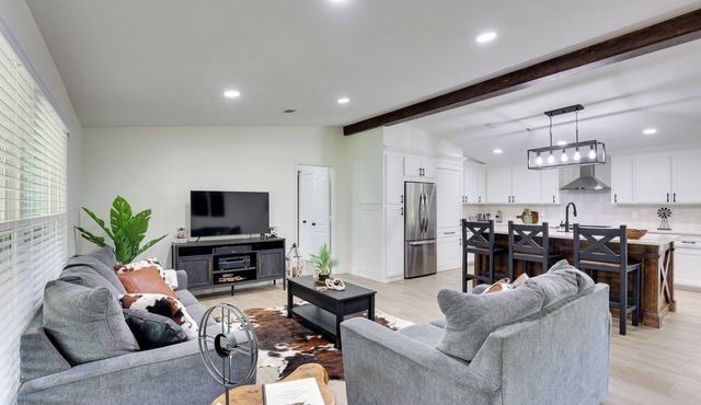 Family Retreat w/Fire Pit & Fenced Yard, Sleeps 8
