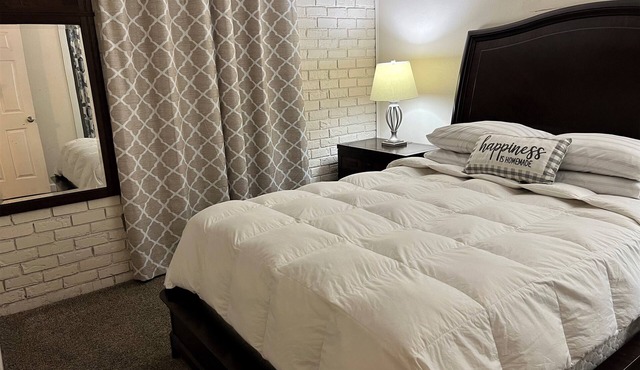 Fantastic New Remodel, Quiet Downtown Retreat