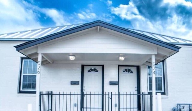 Fascinating 1BR/1 BA Near Festive DT and Riverwalk