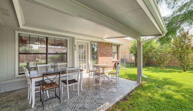 Fenced-In Yard: Home < 1 Mi to Lake Ray Hubbard!