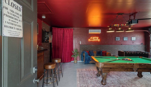 major international sporting event-15 mins to stadium -Speakeasy-game room-Gatsby-themed-heated pool