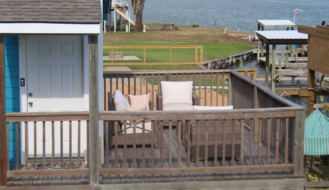 Fishing Cottage on ICW facing Sargentbeach with dock night fishing lights