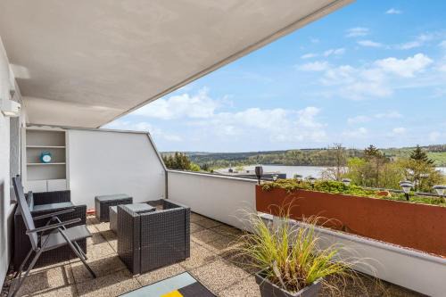 Flexi Home - Balkon , Seeblick, Pool & Speed Wlan in Langscheid