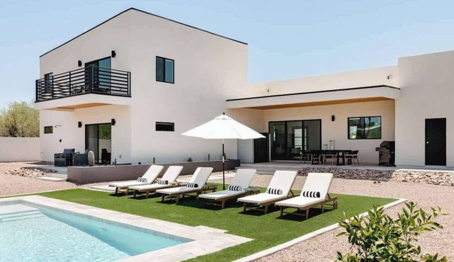 Foothills Upscale Retreat w/Heated Pool