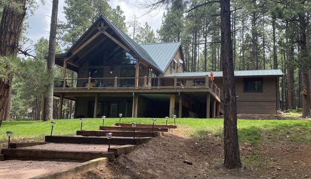 Forest Lakes Mountain Getaway, newer luxury cabin 4/3ba 2815sq feet