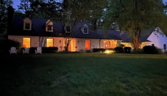 Fox Knoll 2- Studio-Sleeps 2-Grand Park, Concerts, Butler! Park-Like Setting! in Indianapolis