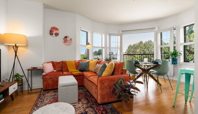 Free Parking Chic 2BR King Beds 95 Walk Score Huge Patio!