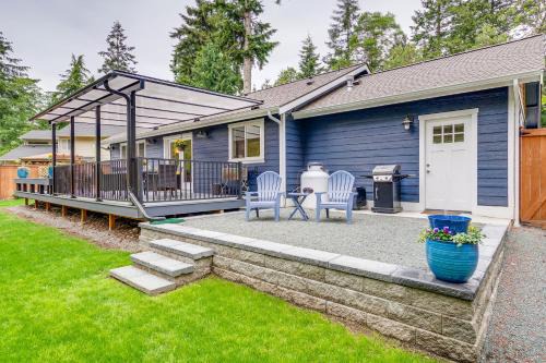 Freeland Retreat - Deck, Fire Pit & Beach Access!