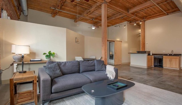 FRONTDESK Modern 2 BR Loft near Downtown West