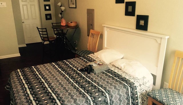 Full Cozy Studio w/Shared Bath - B