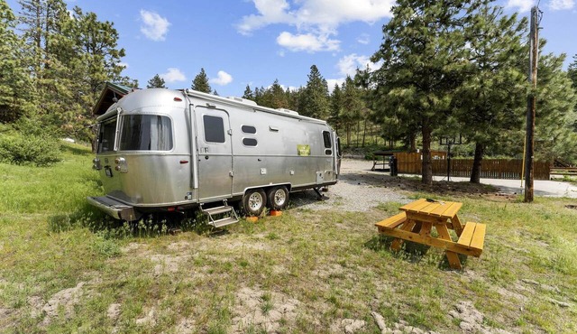 Fully-Equipped Airstream Rental for Glamping in Chelan, Washington