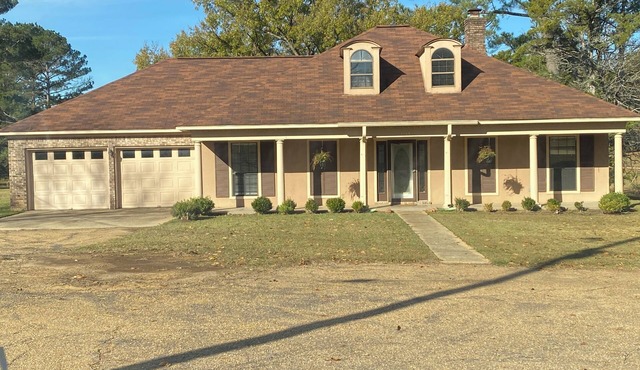 Fully Equipped Brandon Home — Comfortable & Convenient off Hwy 471