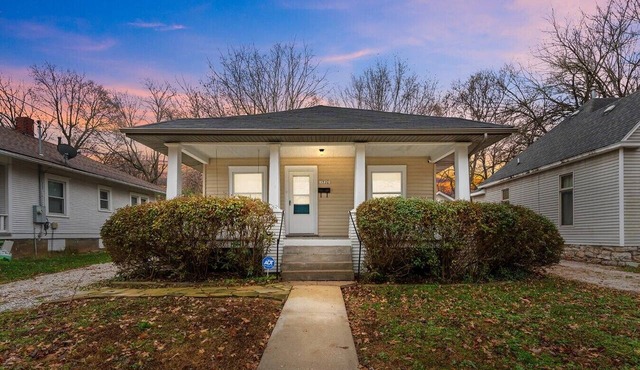 Fully Fenced Yard, Dogs Welcome, Near MSU and Cox South