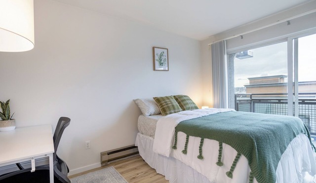 Fully Furnished Private Room in Queen Anne Seattle