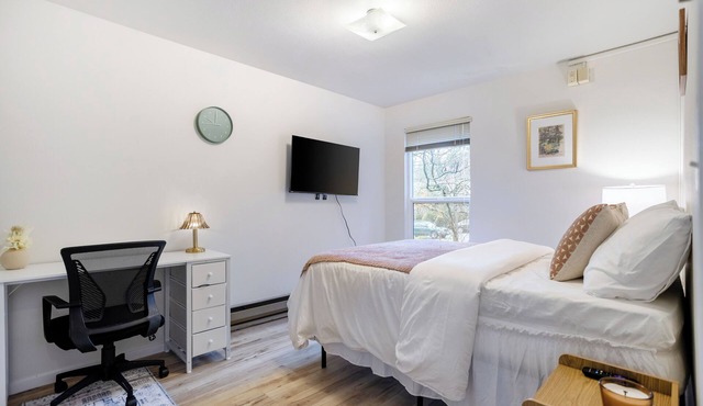 Fully Furnished Private Room in Queen Anne Seattle