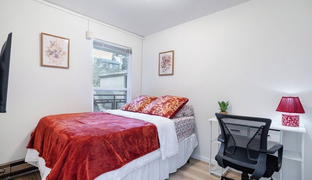 Fully Furnished Private Room in Queen Anne Seattle