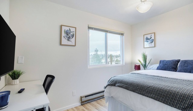 Fully Furnished Private Room in Queen Anne Seattle