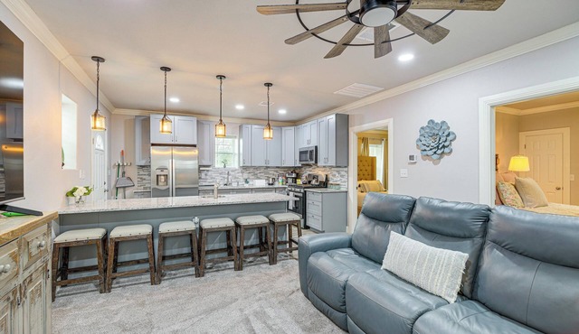 Fully Updated & Convenient! Baytown Home Near Dtwn