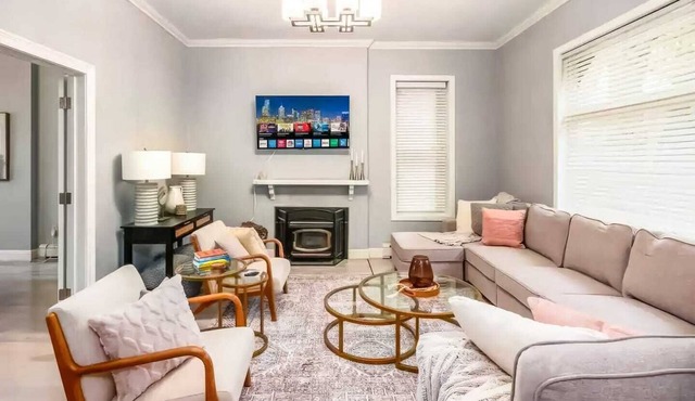 Fun upscale oasis w/hot tub near OSU & Short North