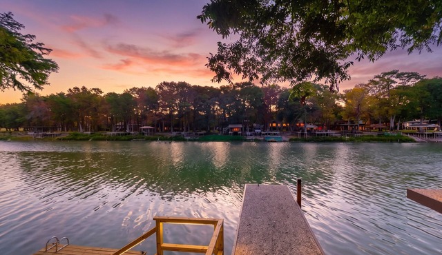 Funshine | Riverfront house in Mc Queeney with guest house, river views, grill