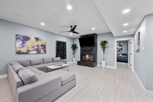 Galleria Saltwater POOL -Sleeps 20