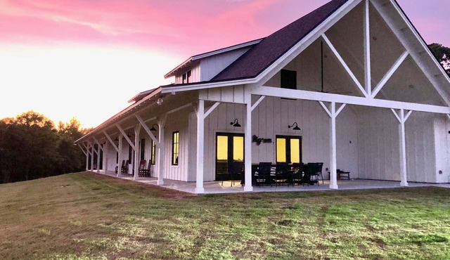 Game Day/Large Group Rental on Beautiful 30 acre Property. 7.5 Miles from TAMU