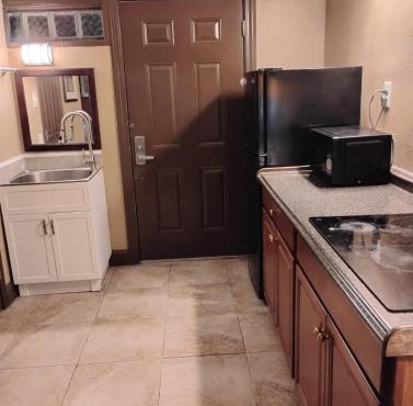 Gated 2 Double Beds Studio with Full Kitchen 104