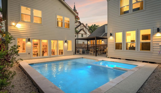 Gated Resort 2 Homes 9BR Ensuites Slps27 Pool