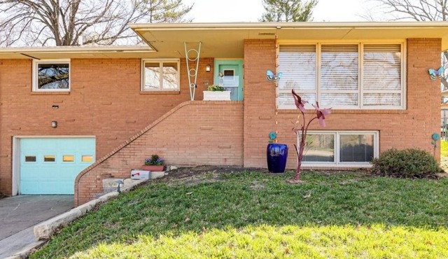 Gathering Place near Medical facilities, Golf, Easily located