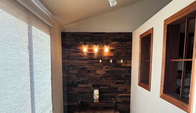 Gorgeous 2-bedroom home estate in delightful Near Denver & Rocky Mountain!