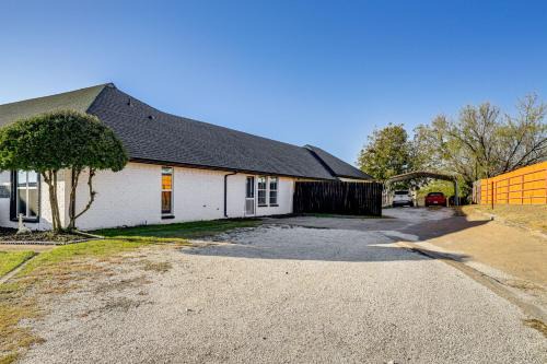 Granbury Studio - 10 Mins From Town + The Lake!