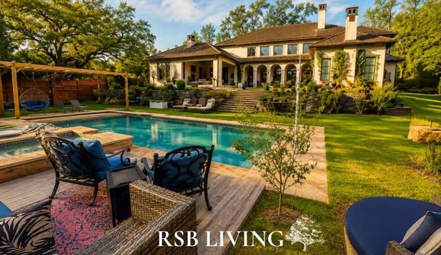 Grand Luxury Estate - 6BR & 8BA w Pool - 11K Sq Ft